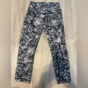 Lululemon Floral Patterned Crop Leggings